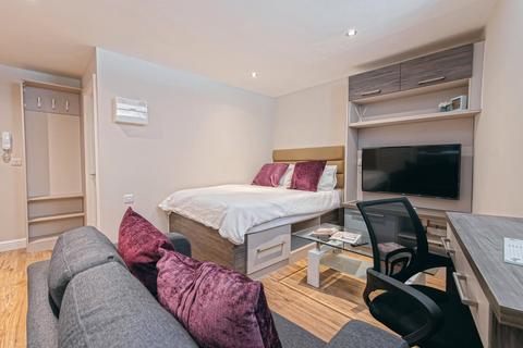 Studio to rent, Apt 4, Eagle House, Blackfriars Road M3