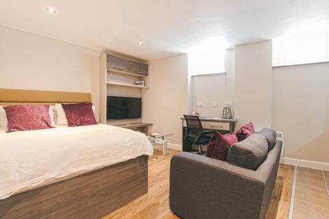 Studio to rent, Apt 4, Eagle House, Blackfriars Road M3