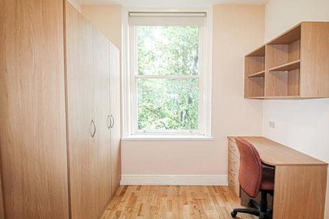 3 bedroom apartment to rent, Apt 9, 21 Hyde Terrace, 21 Hyde Terrace LS2