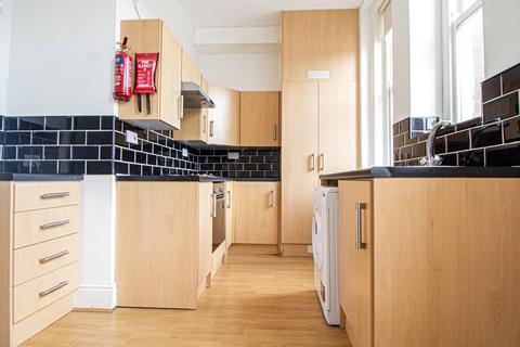 3 bedroom apartment to rent, Apt 9, 21 Hyde Terrace, 21 Hyde Terrace LS2