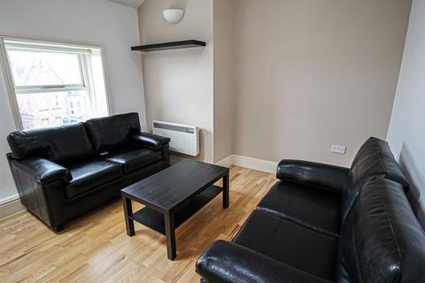 3 bedroom apartment to rent, Apt 12, 21 Hyde Terrace, 21 Hyde Terrace LS2