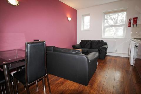 3 bedroom apartment to rent, Apt 2, 4 St John's Terrace #778420