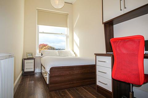 undefined, Apt 4, 8 Blenheim Terrace, Woodhouse LS2