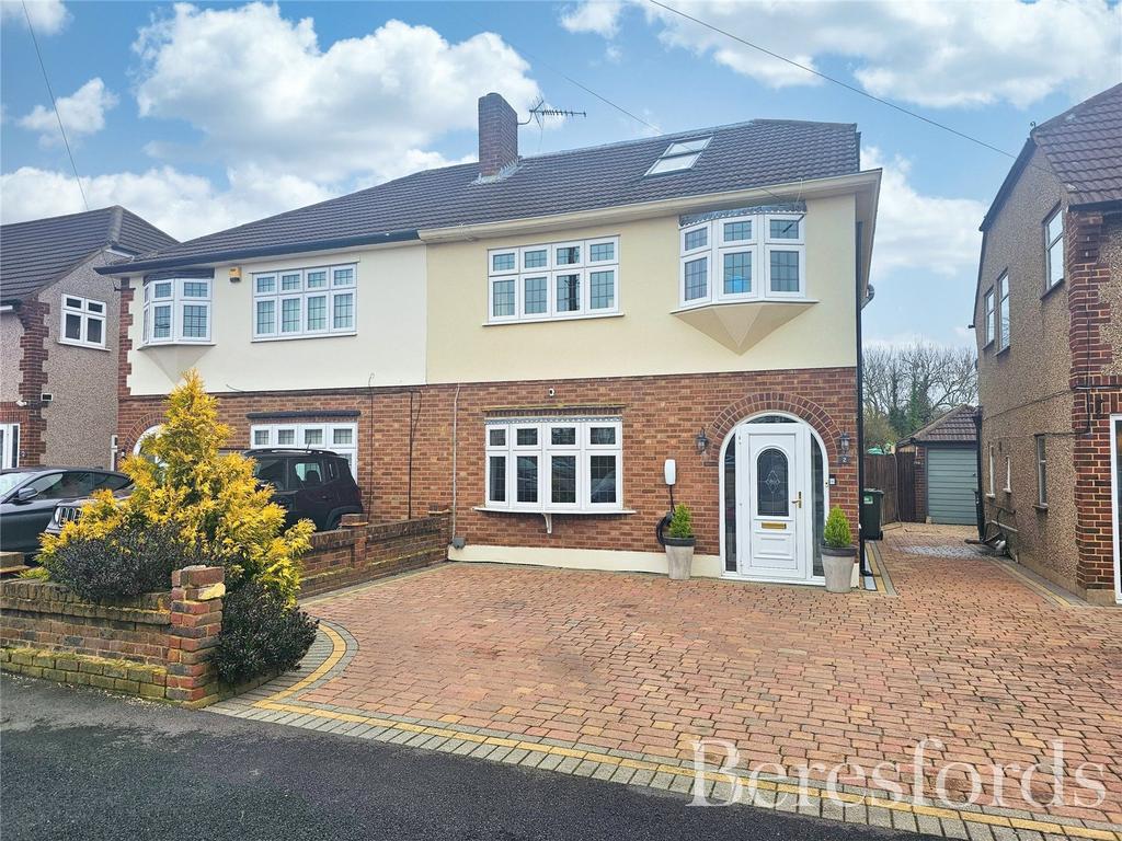 Garry Way, Rise Park, RM1 4 bed semidetached house for sale £600,000