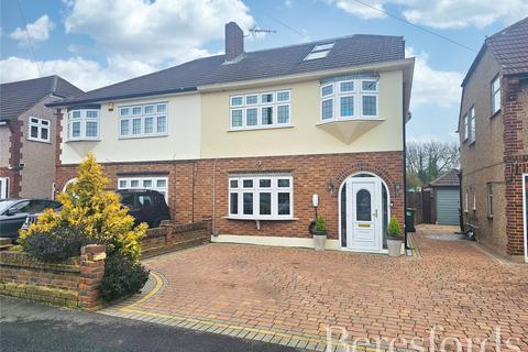2 Garry Way, Romford, RM1 4YX