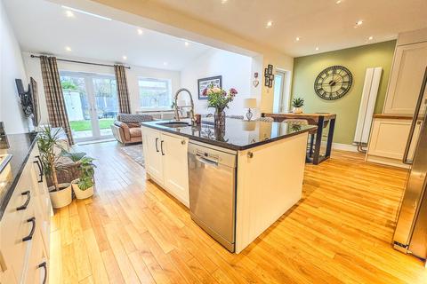 2 Garry Way, Romford, RM1 4YX