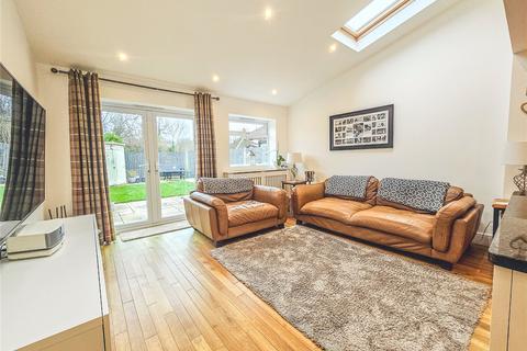2 Garry Way, Romford, RM1 4YX