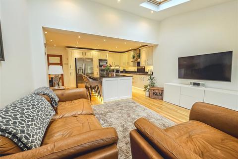 2 Garry Way, Romford, RM1 4YX