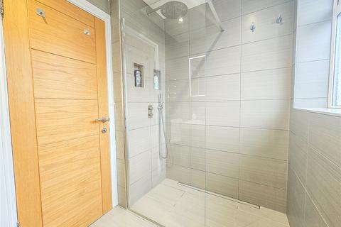 2 Garry Way, Romford, RM1 4YX