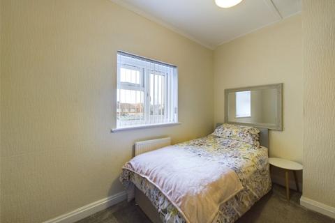 32 Ashgrove Avenue, Gloucester, GL4 4NF