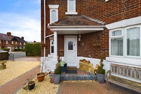 32 Ashgrove Avenue, Gloucester, GL4 4NF