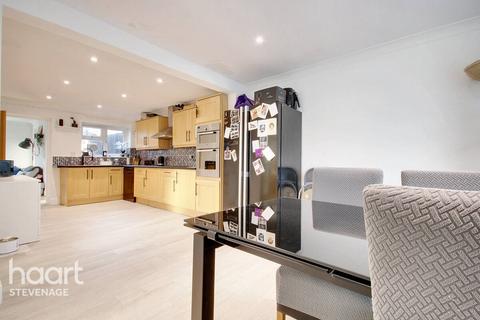 1 Oakfields Close, Stevenage, SG2 8NQ