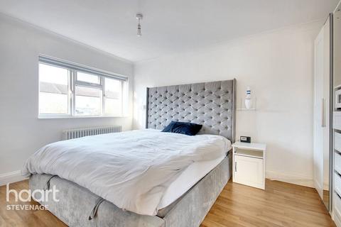 1 Oakfields Close, Stevenage, SG2 8NQ