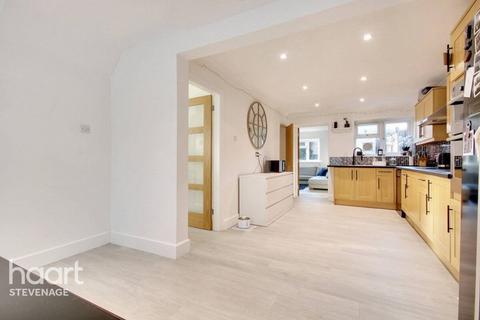 1 Oakfields Close, Stevenage, SG2 8NQ
