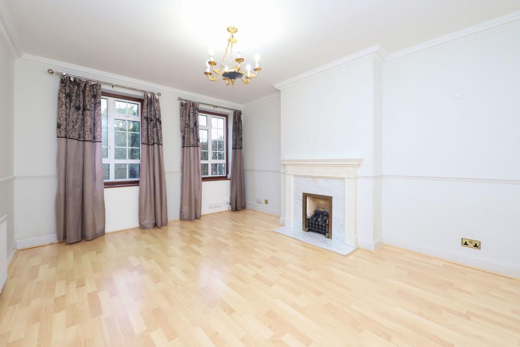 Tolcarne Drive, Pinner HA5 2 bed ground floor for sale £