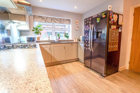 3 Becklands Avenue, New Waltham, Grimsby, DN36 4FA