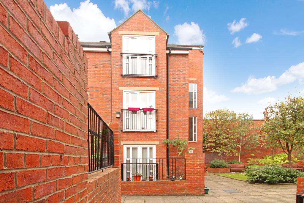 Battle Hill, Hexham 2 bed apartment for sale £135,000
