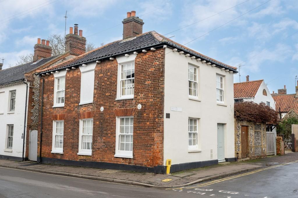 Holt 3 bed semidetached house for sale £525,000