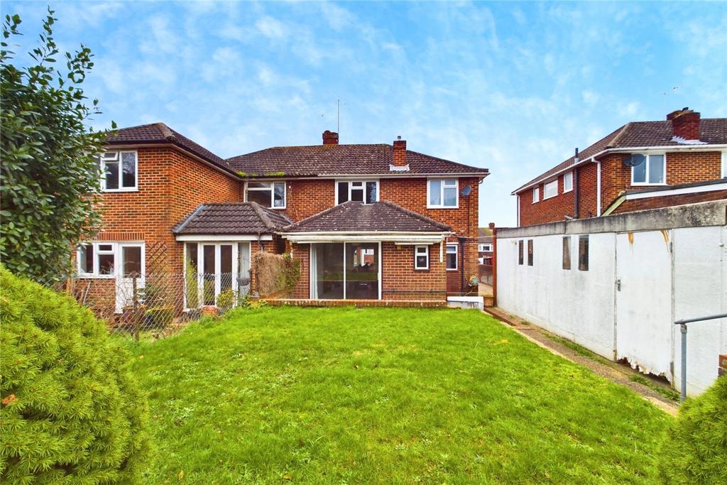 Elmstone Drive, Tilehurst, Reading... 3 bed semidetached house for sale £435,000
