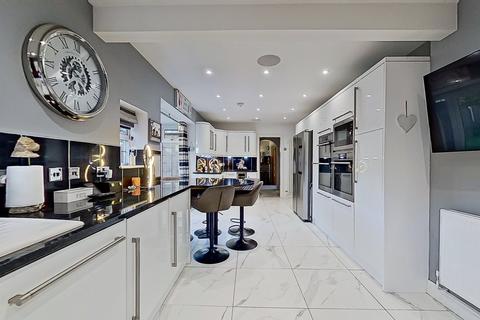 6 Wall Drive, Sutton Coldfield, B74 4DF