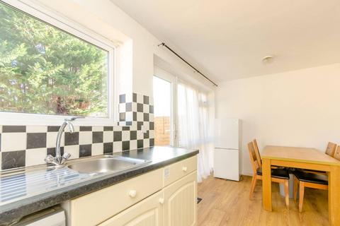 4 bedroom terraced house to rent, Guildford Park Avenue, Guildford, GU2