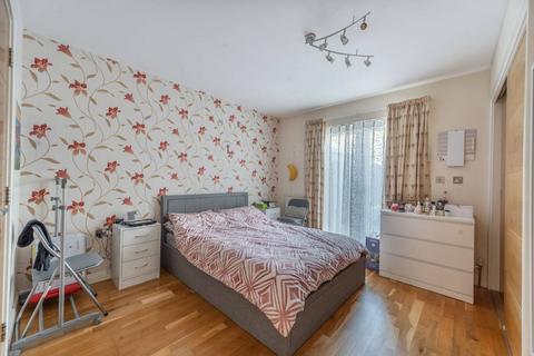 3 bedroom flat for sale - Wood End Road, Harrow, HA1