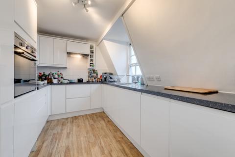 3 bedroom flat for sale, College Cross, Islington, London