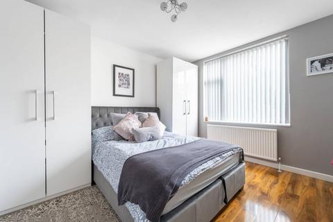 2 bedroom maisonette for sale, Richmond Court, Forty Avenue, Wembley Park, Wembley, HA9