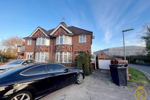 5 bedroom semi-detached house to rent, Ash Grove, Guildford