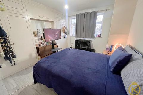 1 bedroom in a house share to rent, Ash Grove, Guildford