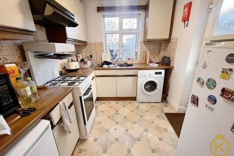 1 bedroom in a house share to rent, Ash Grove, Guildford