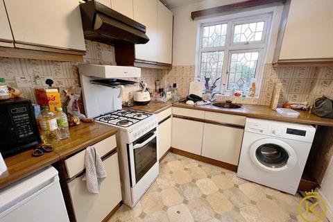 1 bedroom in a house share to rent, Ash Grove, Guildford