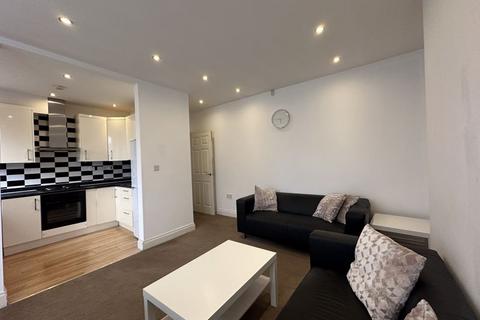 3 bedroom maisonette to rent - Langley Park, London