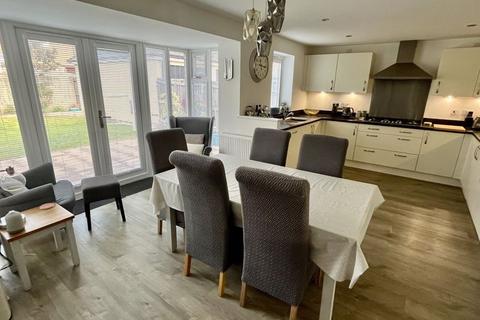 33 Clos Telyn, Penperlleni, Pontypool, NP4 0DB