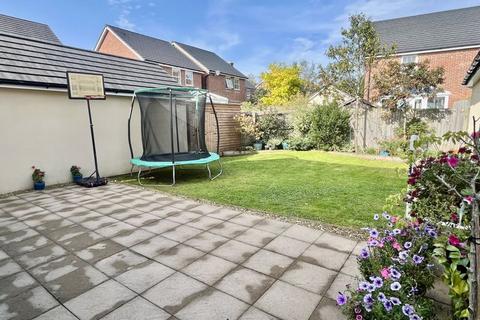 33 Clos Telyn, Penperlleni, Pontypool, NP4 0DB