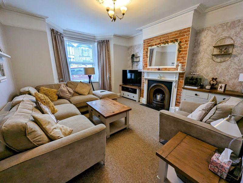 Stephenson Road, Cowes 4 bed semidetached house for sale £375,000