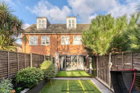 3 bedroom terraced house for sale, Homefield Road, Walton-On-Thames