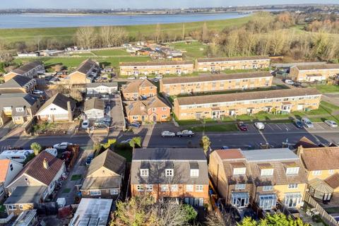 3 bedroom terraced house for sale, Homefield Road, Walton-On-Thames