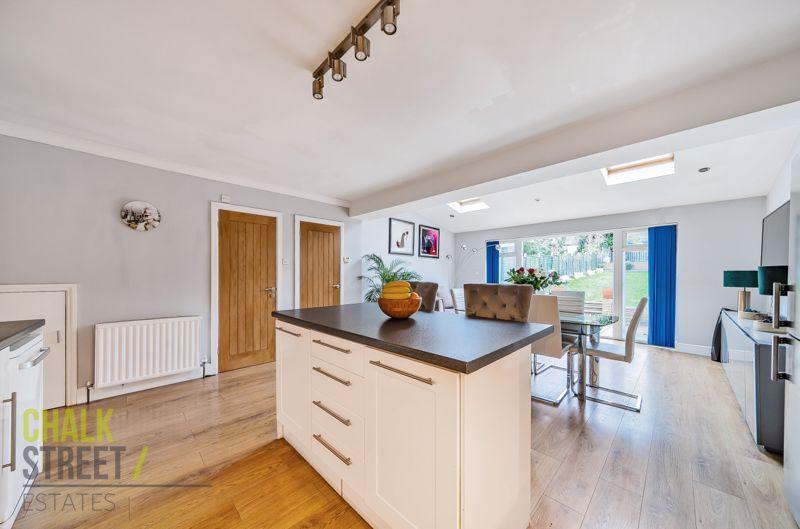 Dorset Avenue, Romford, RM1 3 bed semidetached house for sale £550,000