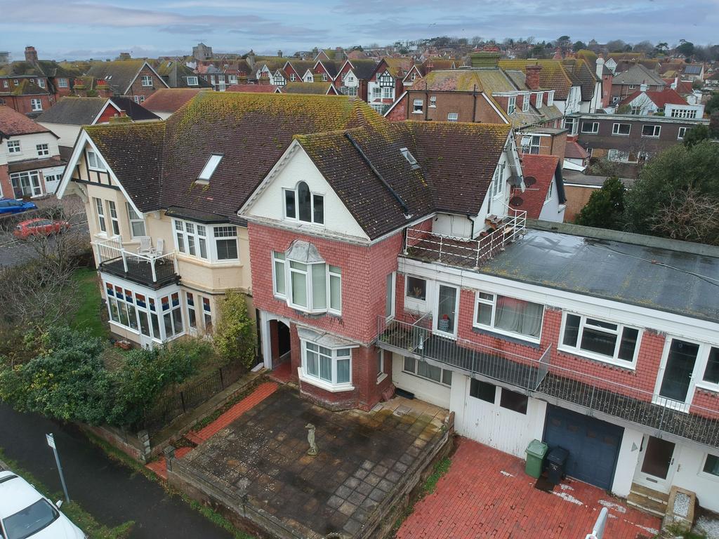 BexhillonSea TN40 1 bed apartment to rent £875 pcm (£202 pw)