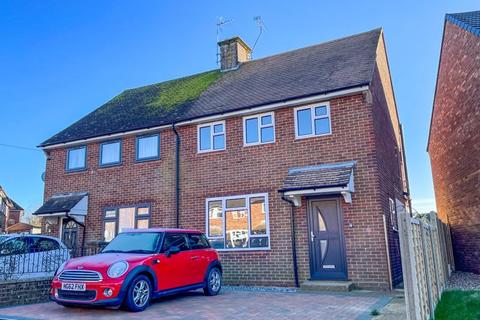 3 bedroom semi-detached house for sale, Moorhills Crescent, Leighton Buzzard LU7