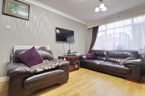 1 bedroom flat for sale, Baguley Crescent, Manchester M24