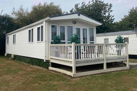 3 bedroom park home for sale, Orchards Holiday Village, Point Clear, Clacton-on-Sea