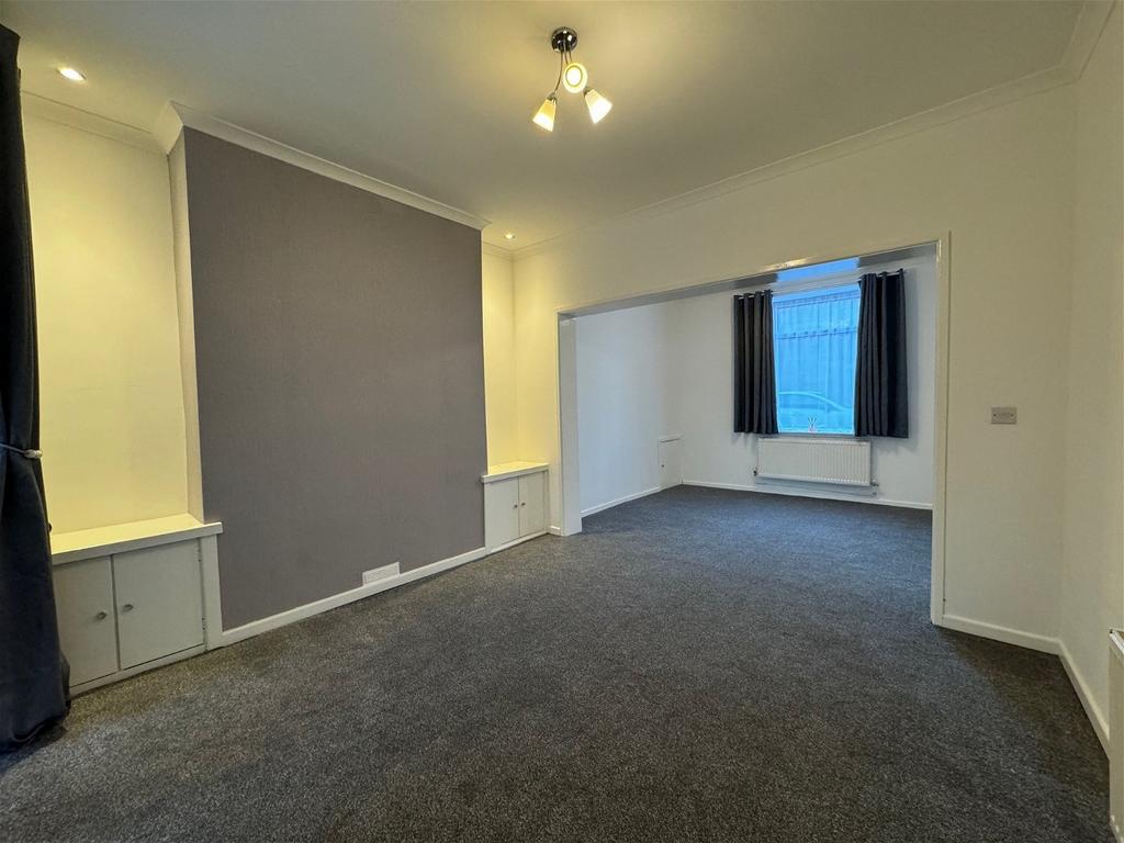 Nantgarw Road, Caerphilly, CF83 1AQ 3 bed terraced house for sale £