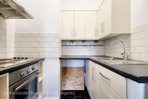 Flat 4, 15 Adrian Square, Westgate-on-sea, CT8 8SU