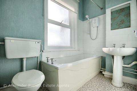 Flat 4, 15 Adrian Square, Westgate-on-sea, CT8 8SU