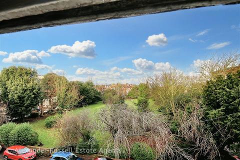 Flat 4, 15 Adrian Square, Westgate-on-sea, CT8 8SU