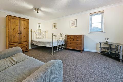 Studio to rent, West Wycombe Road