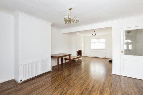 3 bedroom terraced house to rent, Raymond Road, IG2