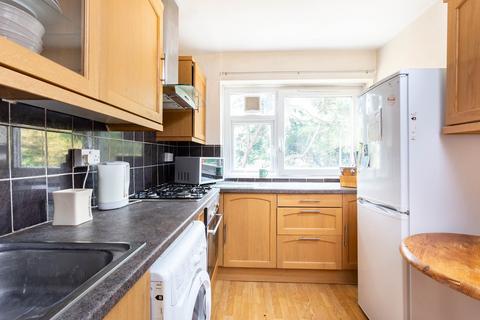 2 bedroom flat to rent, Fitzhugh Grove